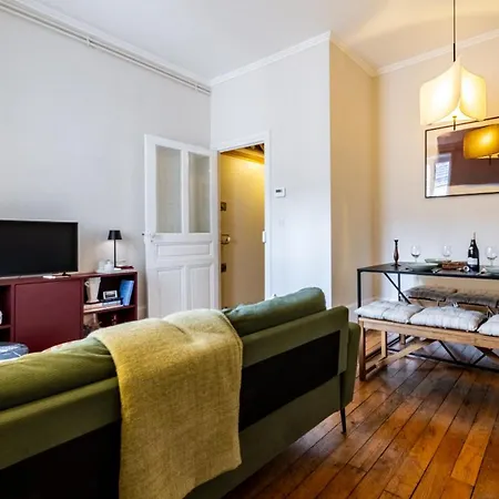 Le Darcy D'hugo Train Station 2 Minutes Away