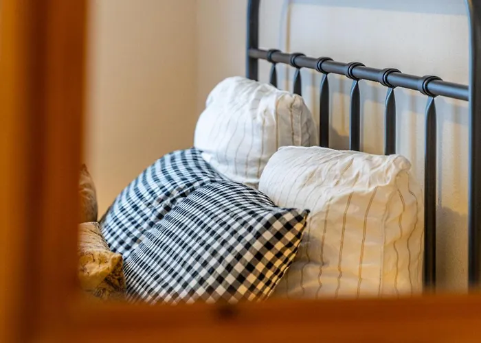 Le Darcy D'hugo Train Station 2 Minutes Away